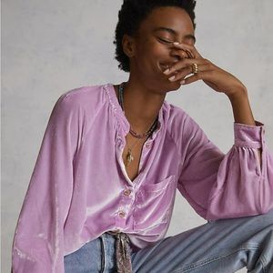 Anthropologie Pilcrp-Puff sleeved velvet button down.